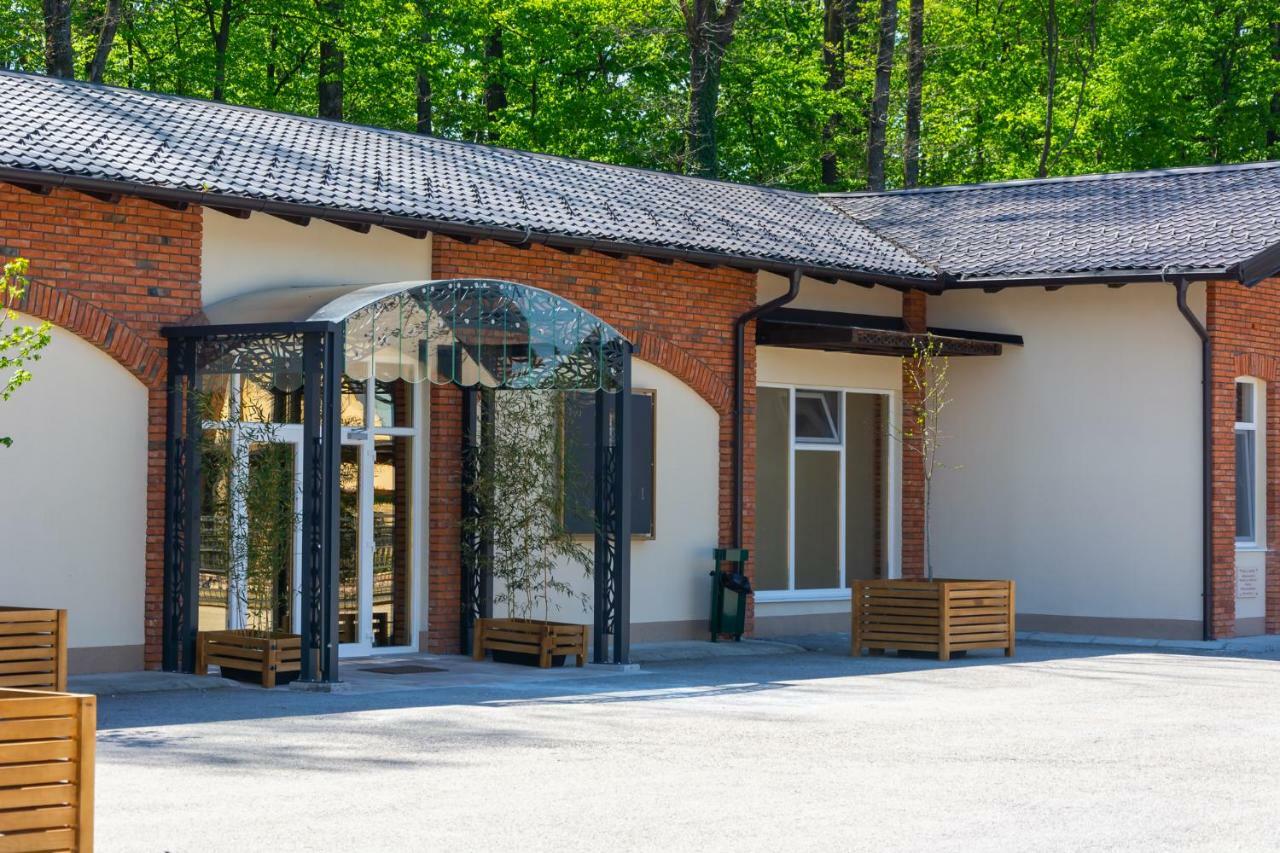 Hotel & Distillery Monogram Gradac  Buitenkant foto