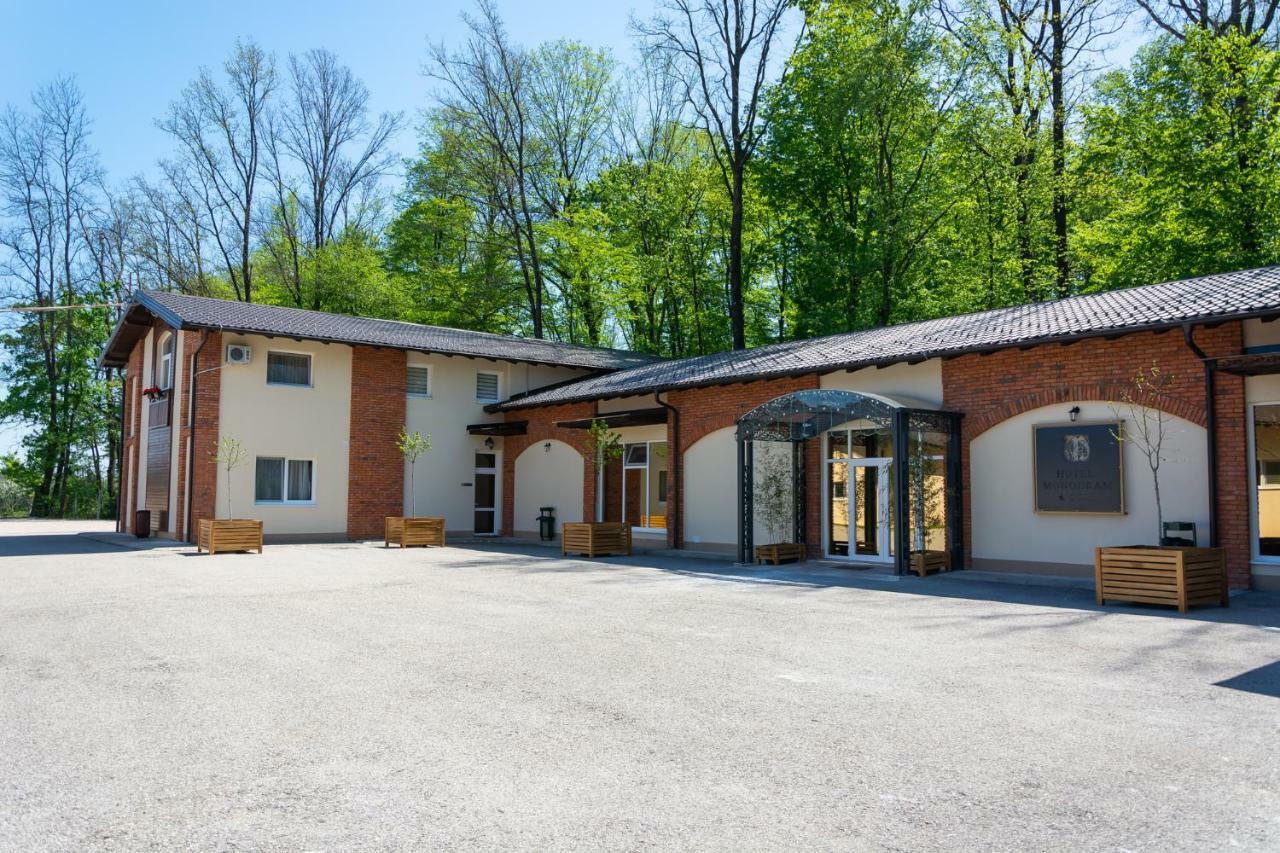 Hotel & Distillery Monogram Gradac  Buitenkant foto