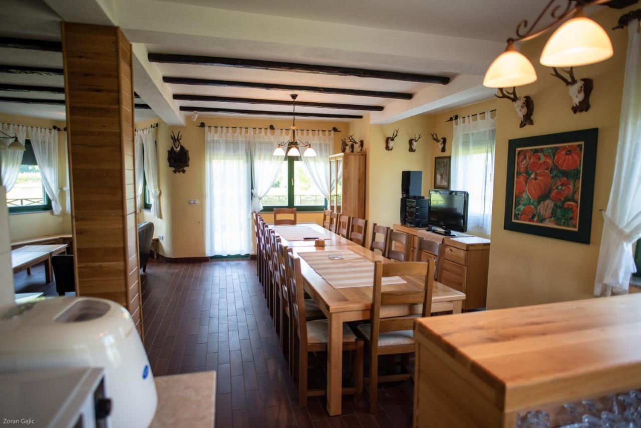Hotel & Distillery Monogram Gradac  Buitenkant foto