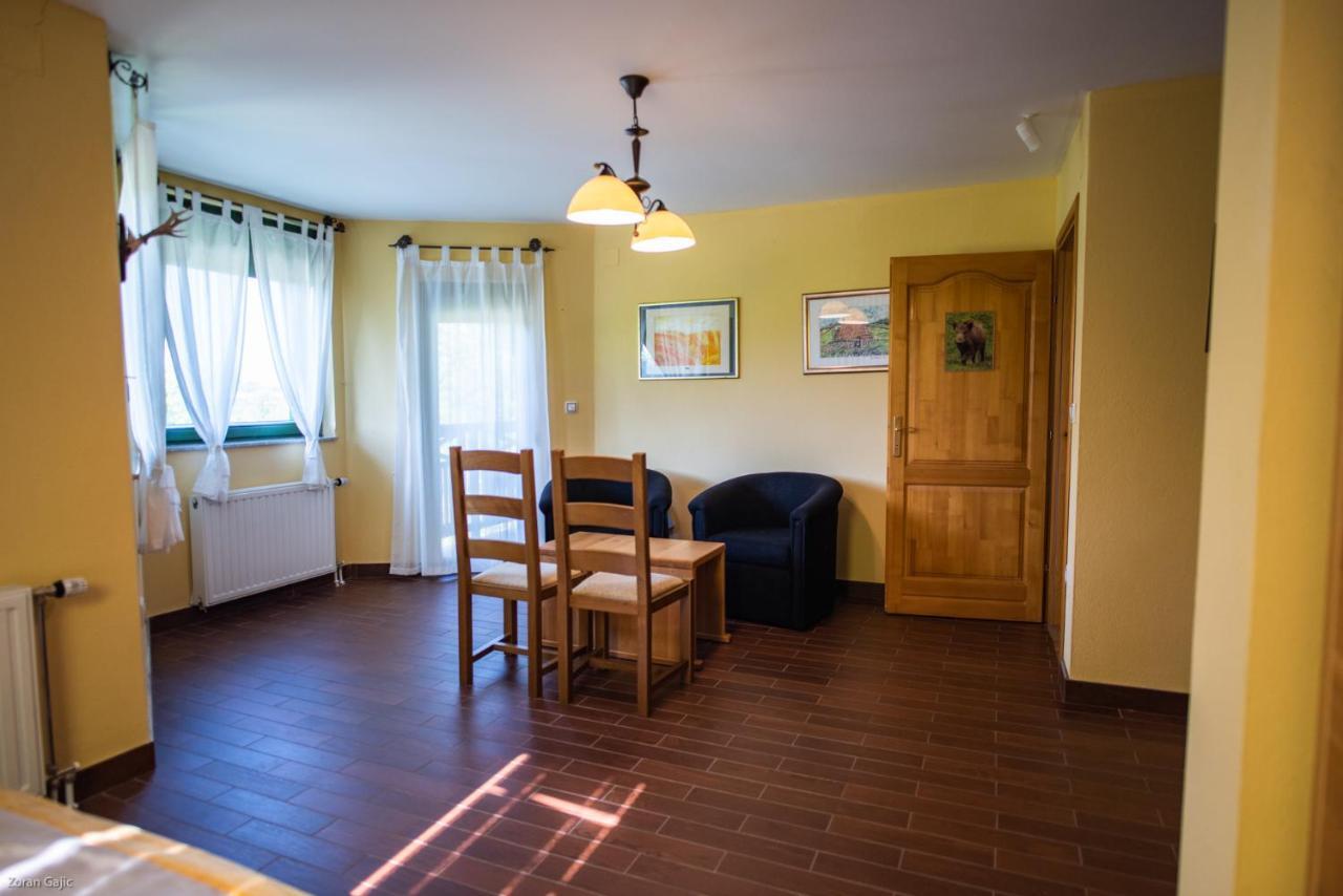 Hotel & Distillery Monogram Gradac  Buitenkant foto