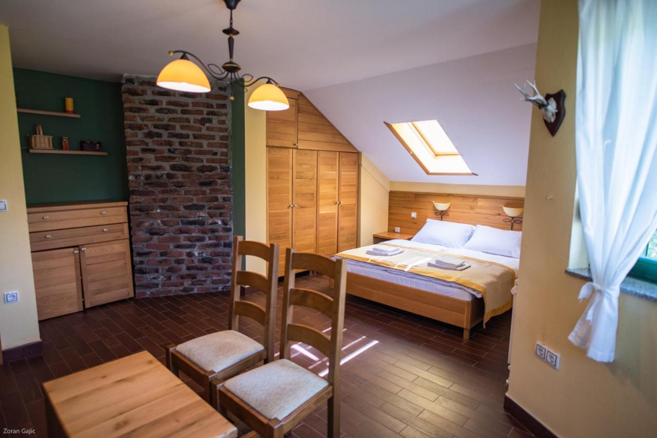 Hotel & Distillery Monogram Gradac  Buitenkant foto