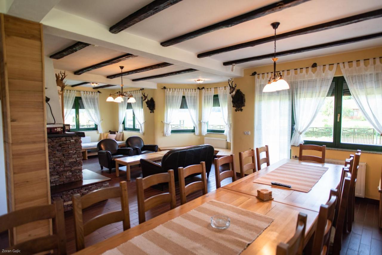 Hotel & Distillery Monogram Gradac  Buitenkant foto