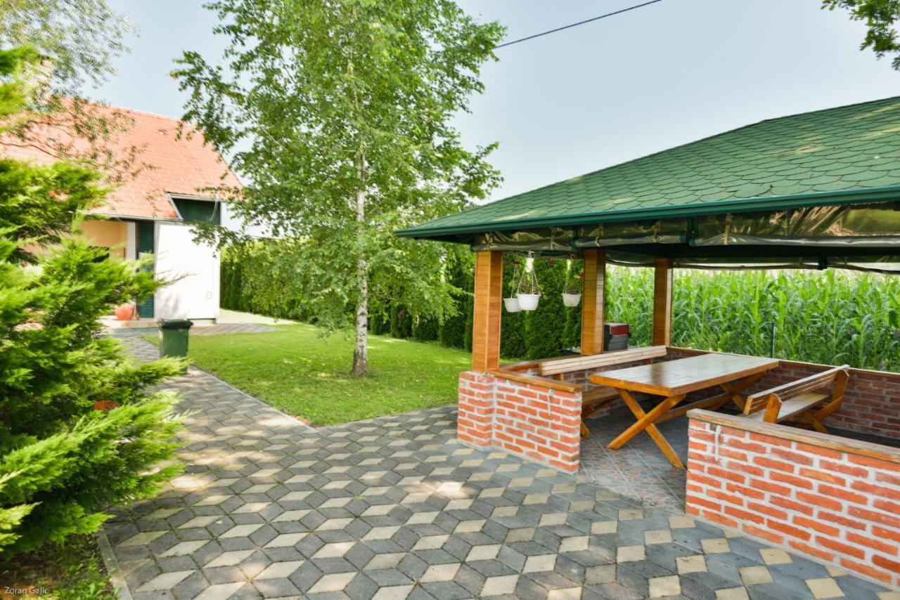 Hotel & Distillery Monogram Gradac  Buitenkant foto