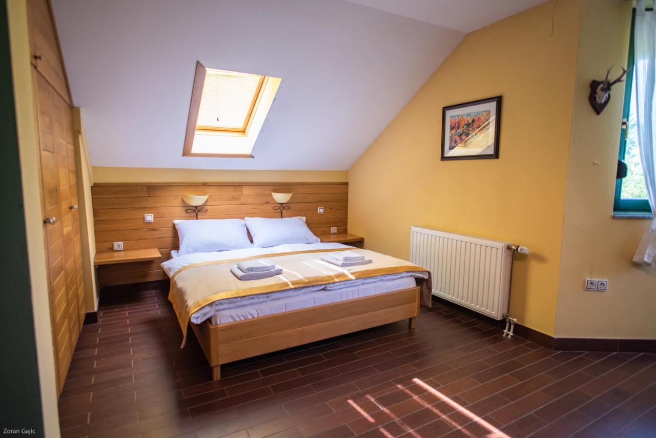 Hotel & Distillery Monogram Gradac  Buitenkant foto